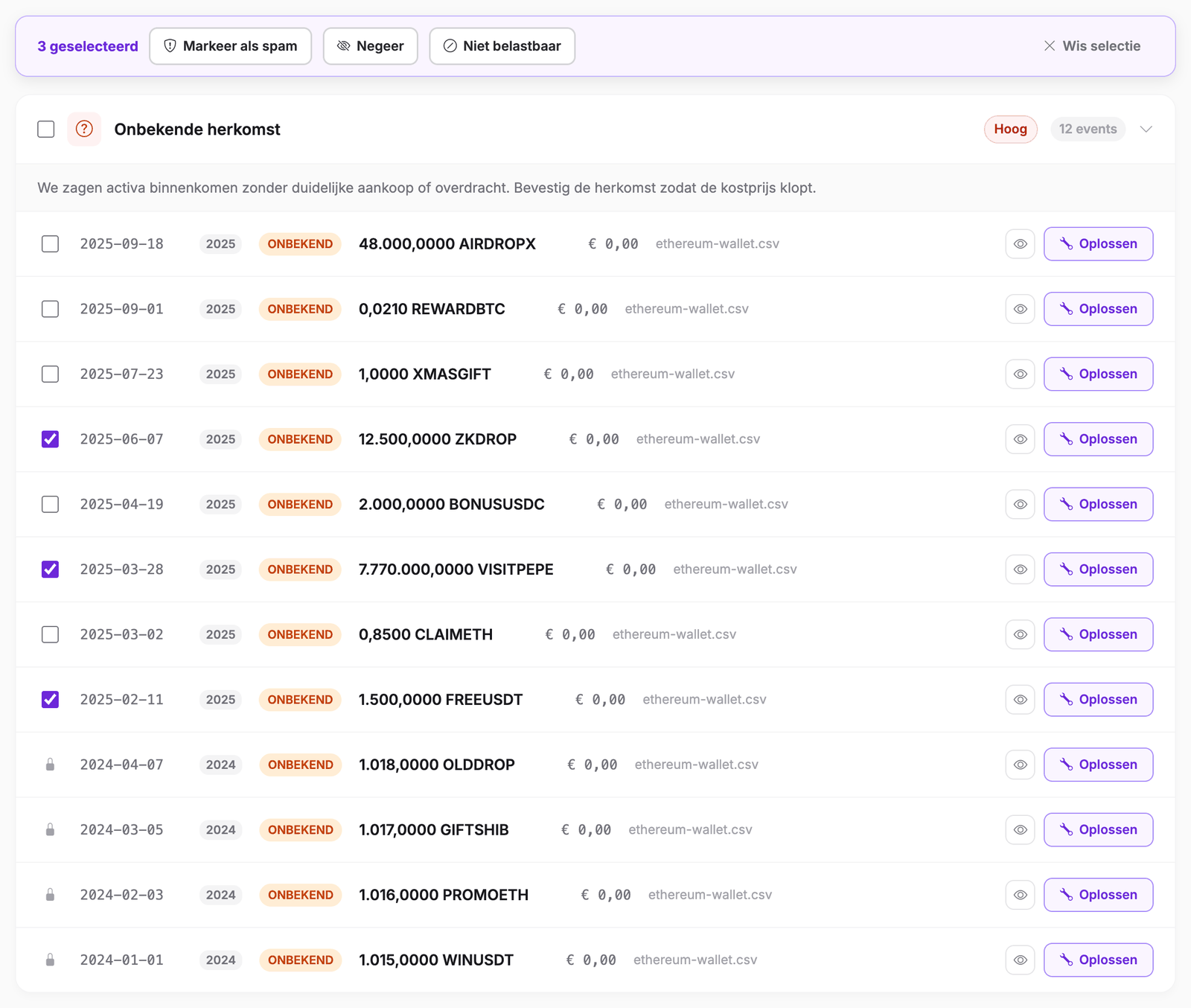 Issues-pagina van Cryptotax met drie aangevinkte rijen in de groep Onbekende herkomst en bovenaan de balk met 3 geselecteerd, Markeer als spam, Negeer en Niet belastbaar